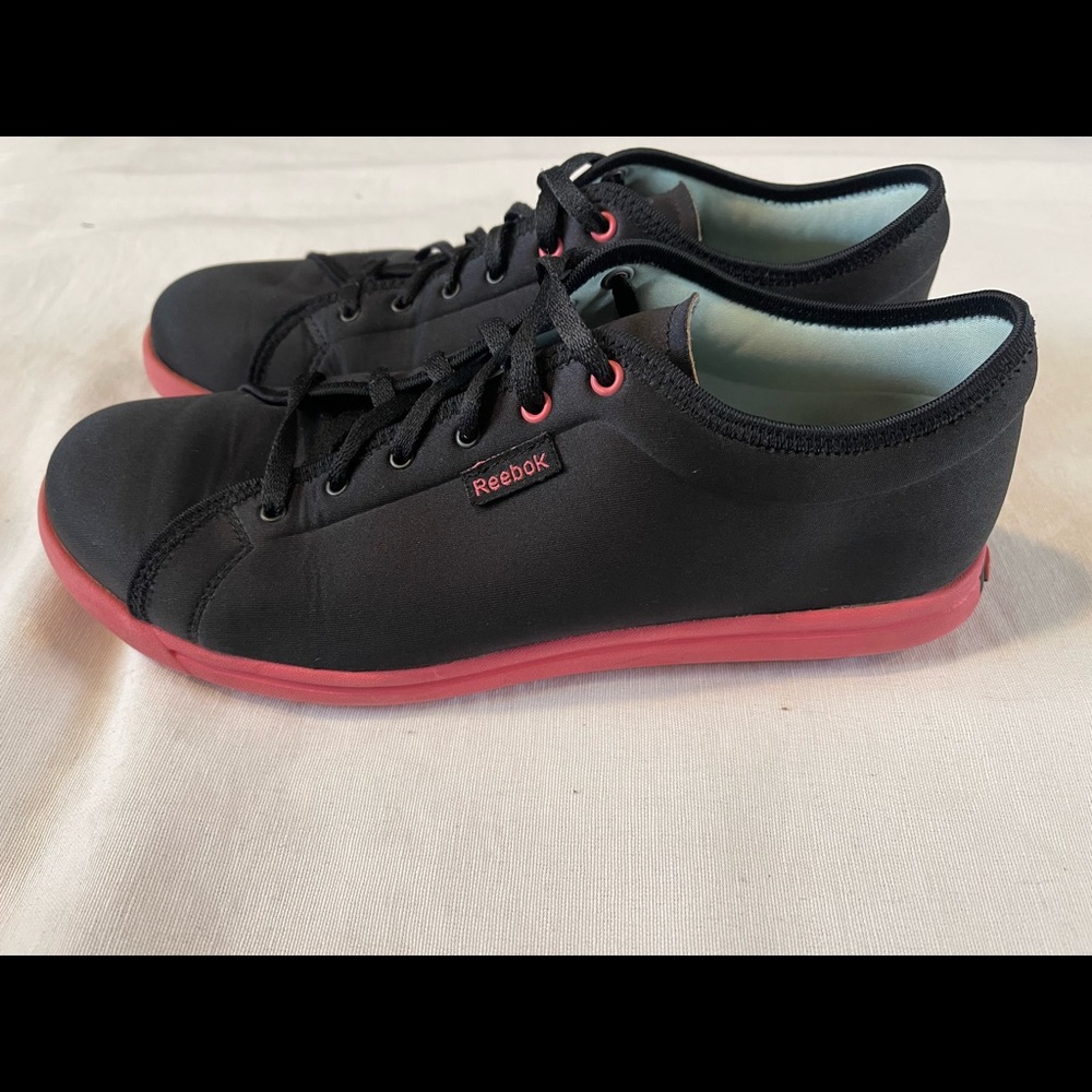 Women Reebok shoes - Picture 5 of 8